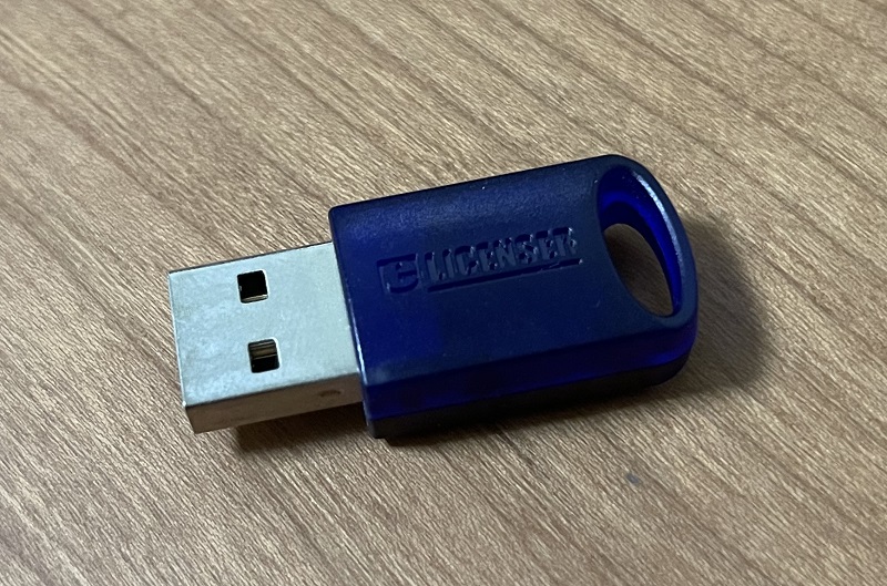深緑(ふかみどり) CUBASE 11 Proライセンス ・eLicenser USBドングル