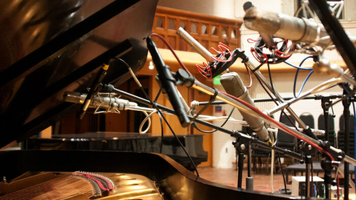 ハンス・ジマー氏の要望を叶えるべく制作された究極的ピアノ音源、SPITFIRE AUDIO「HANS ZIMMER PIANO」が40%OFF！