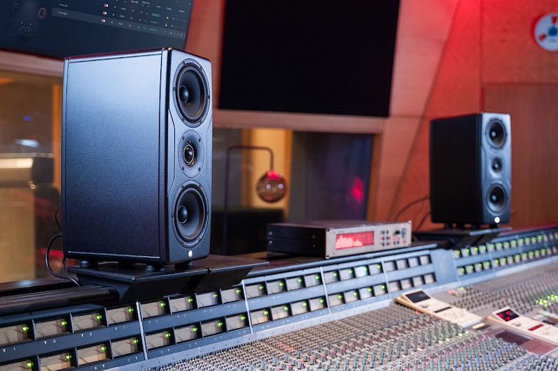 EVENT 2030 【3Way スタジオモニター】 傷が増えたので値下げ】 EVENT 2030 【3Way スタジオモニター】 - メルカリ